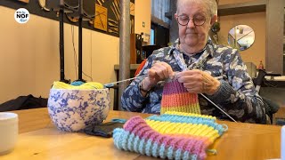 Download Lagu Sokken, sjaals en vriendschap: breiclub Heemstra state haalt geld op voor goede doelen MP3