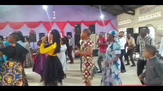 MAVAZI MEUPE By MUUNGANO CHOIR AICT-IGOMA MWANZA