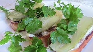 Закусочные бутерброды со шпротами. Закусочные бутерброды со шпротами.