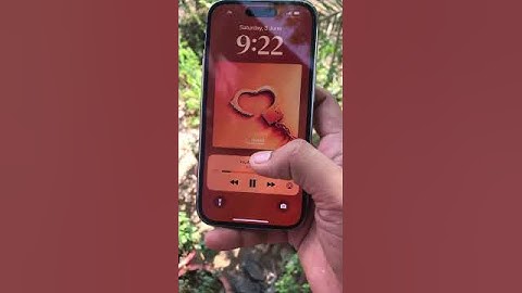 How to enable full-screen album art on the iPhone Lock Screen on iOS 16 #iphone #shorts