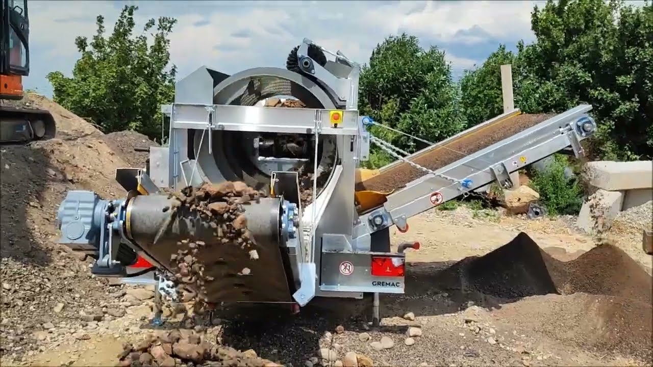 Criblage de gravats et de terre avec le crible à trommel GREMAC e1