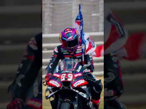 Martin pays tribute to Nicky Hayden with his flag! ❤️