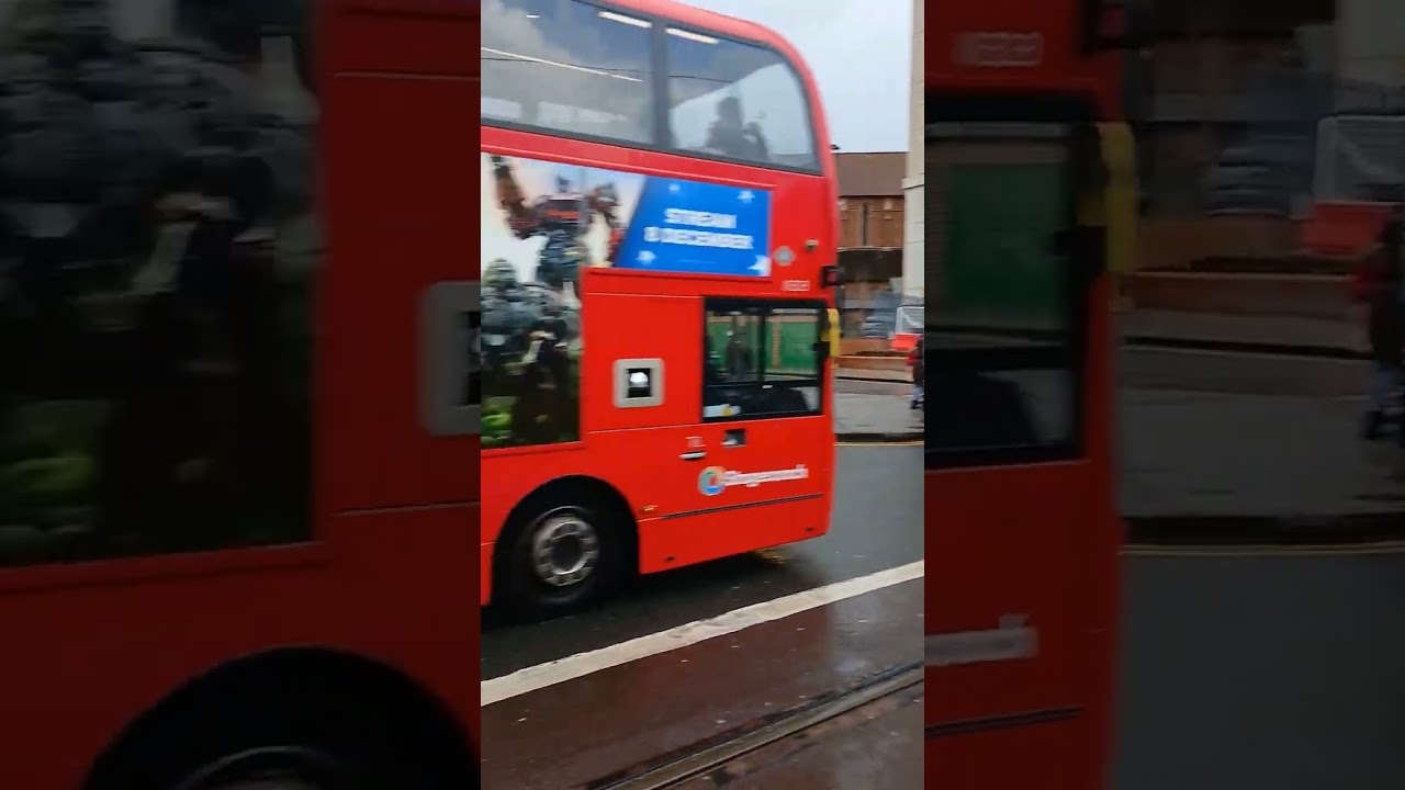 London Superloop  (SL) express bus service  