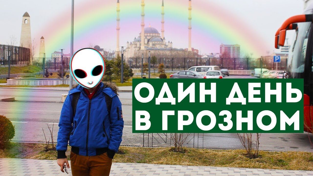 Трахает гея в машине