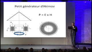 Effets locaux et non locaux des champs de torsion  par  Dr ing  Vladislav Zhigalov