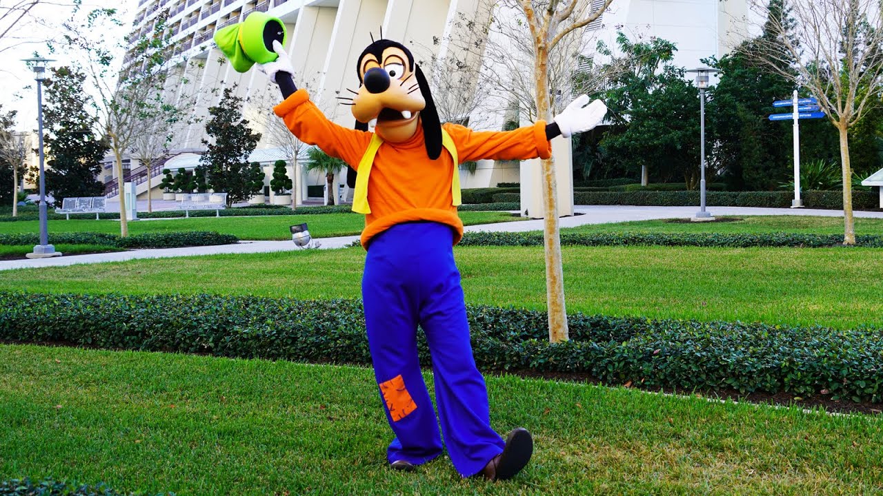 Goofy & Pluto at Disney's Contemporary Resort, Caravanning Round the World Character Appearance 2021