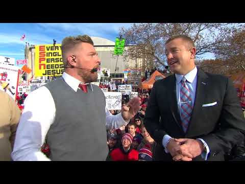 Pat McAfee continues to bring legendary moments to College GameDay 🔥🤣