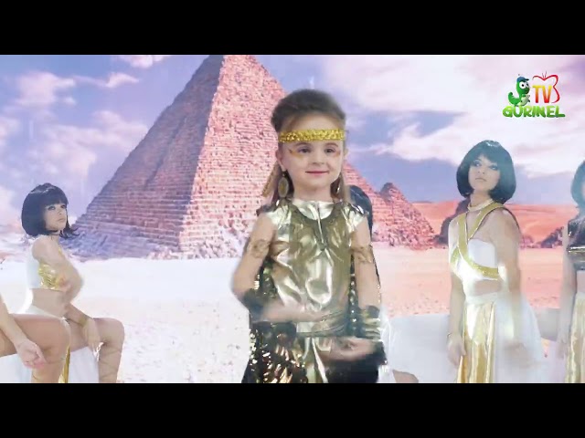 IOmodels - Egypt (Katy Perry - Dark Horse) class=