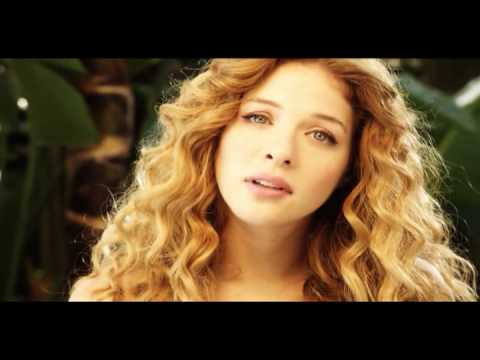 Video: Rachelle Lefevre sørger for tab af hvalp