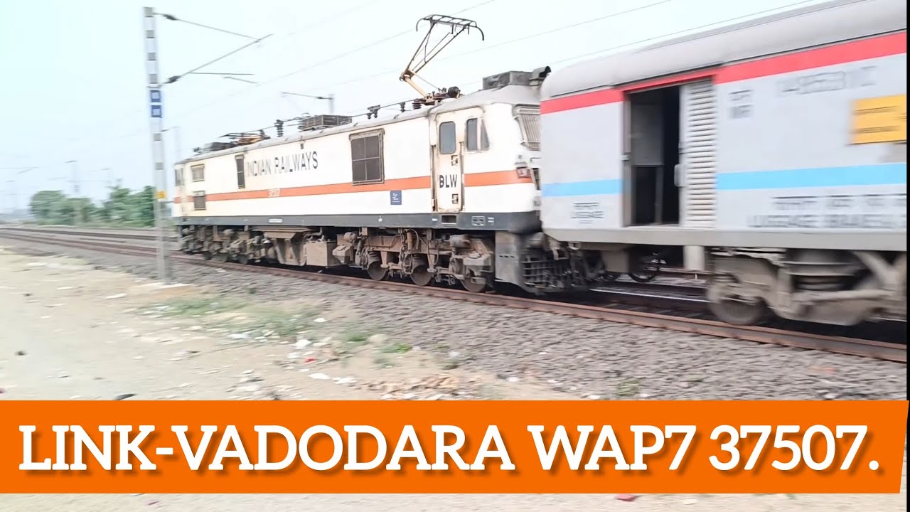 19414-Kolkata Ahmedabad Weekly Express on the way towards Ahmedabad.