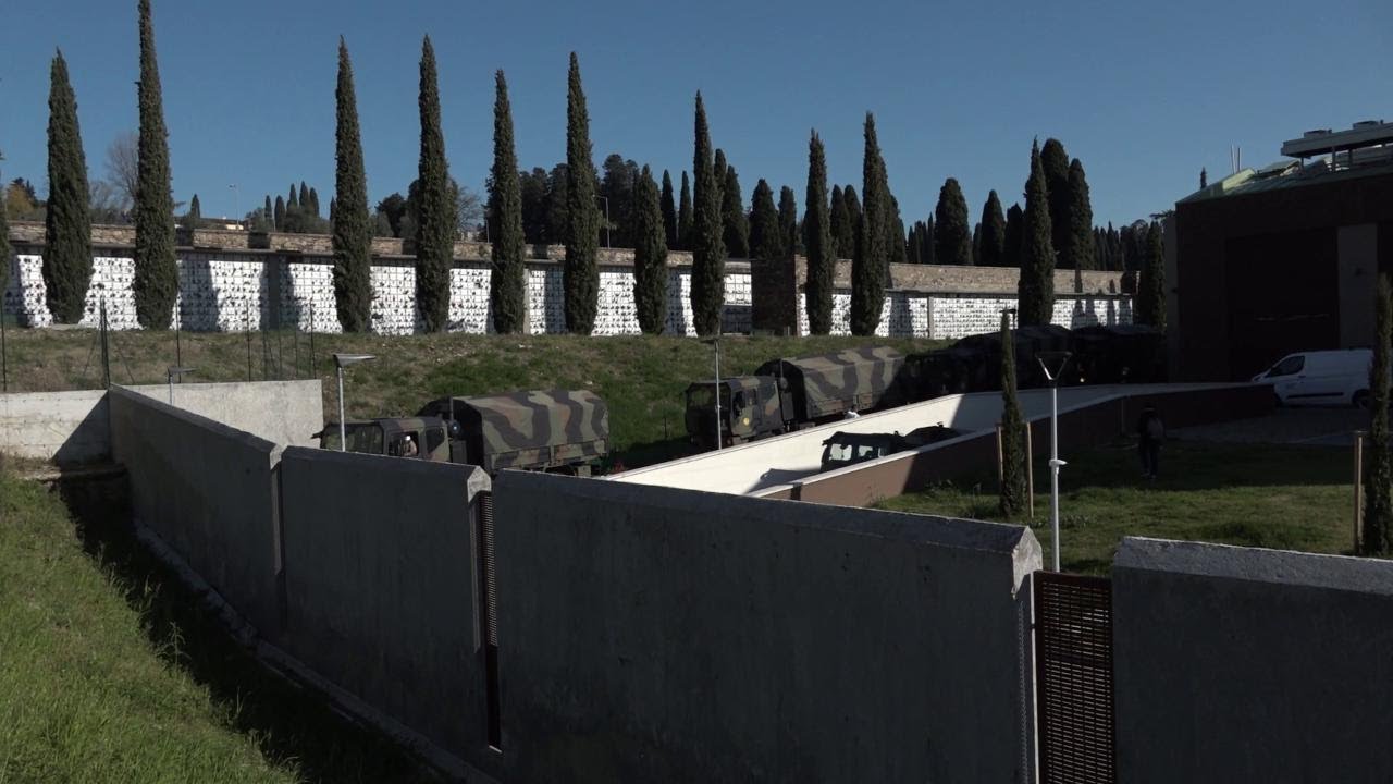 Coronavirus, Firenze: arrivate sui camion militari 50 salme da Bergamo