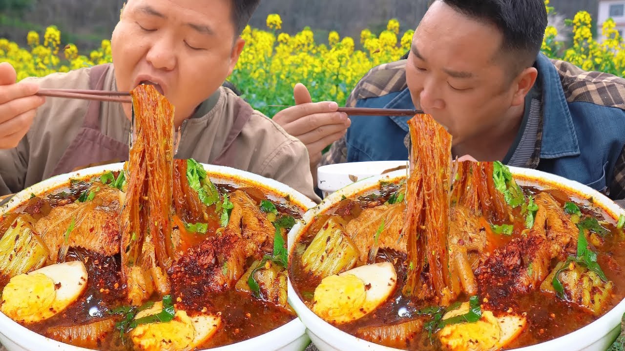 大哥嘴饞了，二弟做大盆“雞湯麵”，原汁原味好喝的湯都不剩【鐵鍋視頻】