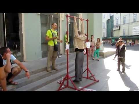 Призовой турник-аттракцион. Prize-winning horizontal bar attraction