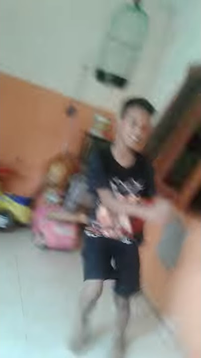 Parodi gempa lucu