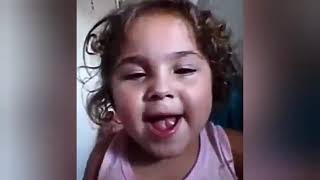 Cantando A Música Coberto
