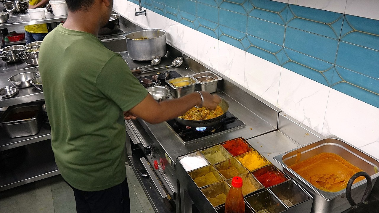 Barbeque Paneer Tikka Sizzler | Veg Handi | Chilli Paneer | Veg Manchurian | Red Chillies Restaurant