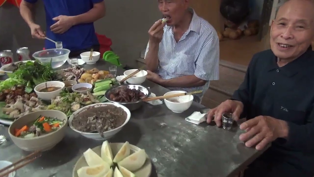 Mở đại tiệc 10  mâm lợn mẹt  món lòng se điếu giòn tan 