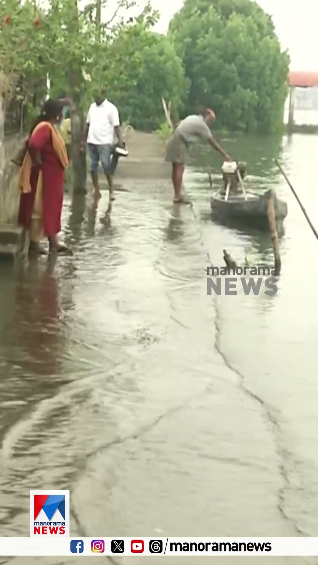 ഓരോ വീട്ടിലേക്കും ഓരോ തോണി, ഈ തുരുത്തിലേക്ക് എത്താന്‍ അതേ മാര്‍ഗമുള്ളു..! #ThanthonniThuruth