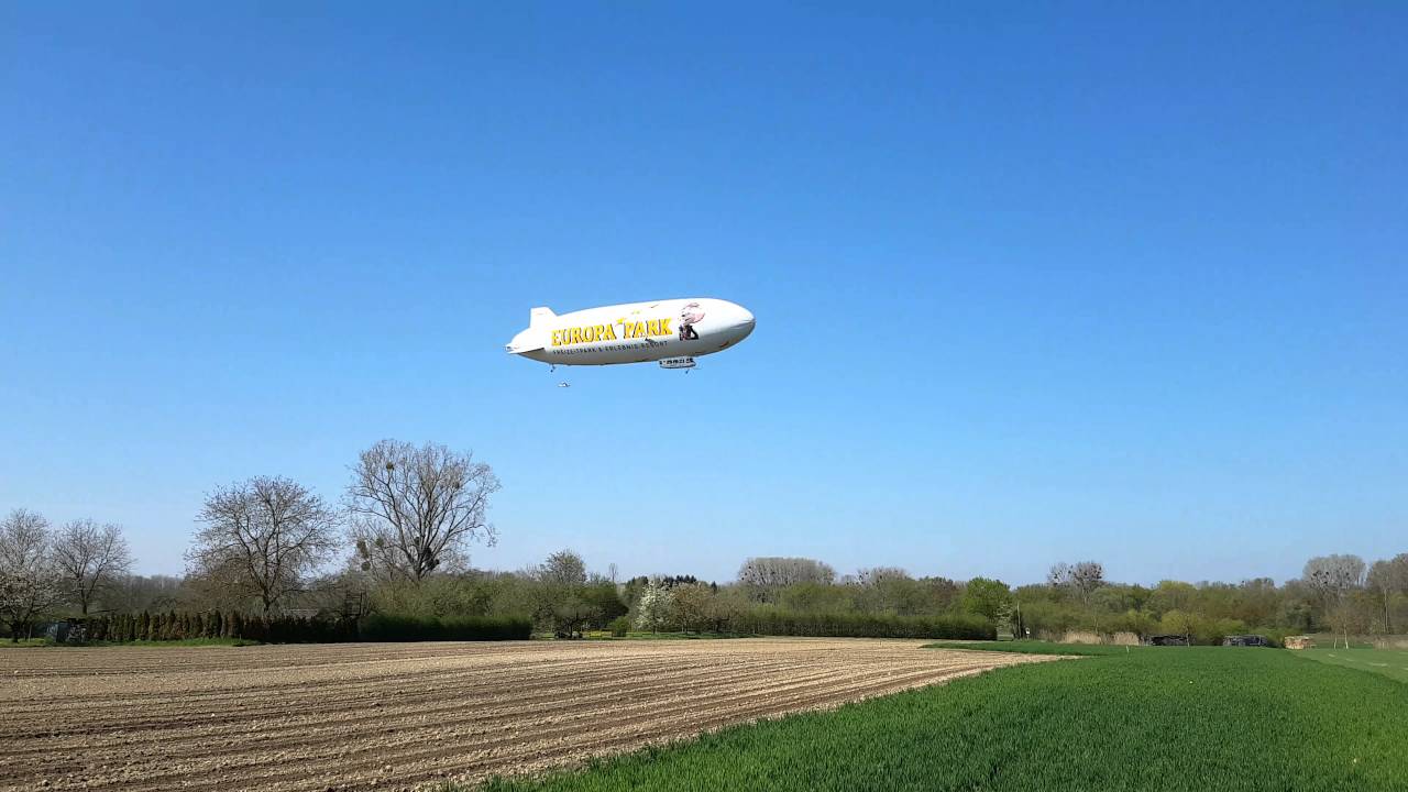 Ankunft des Europa-Park Zeppelin in Rust - YouTube