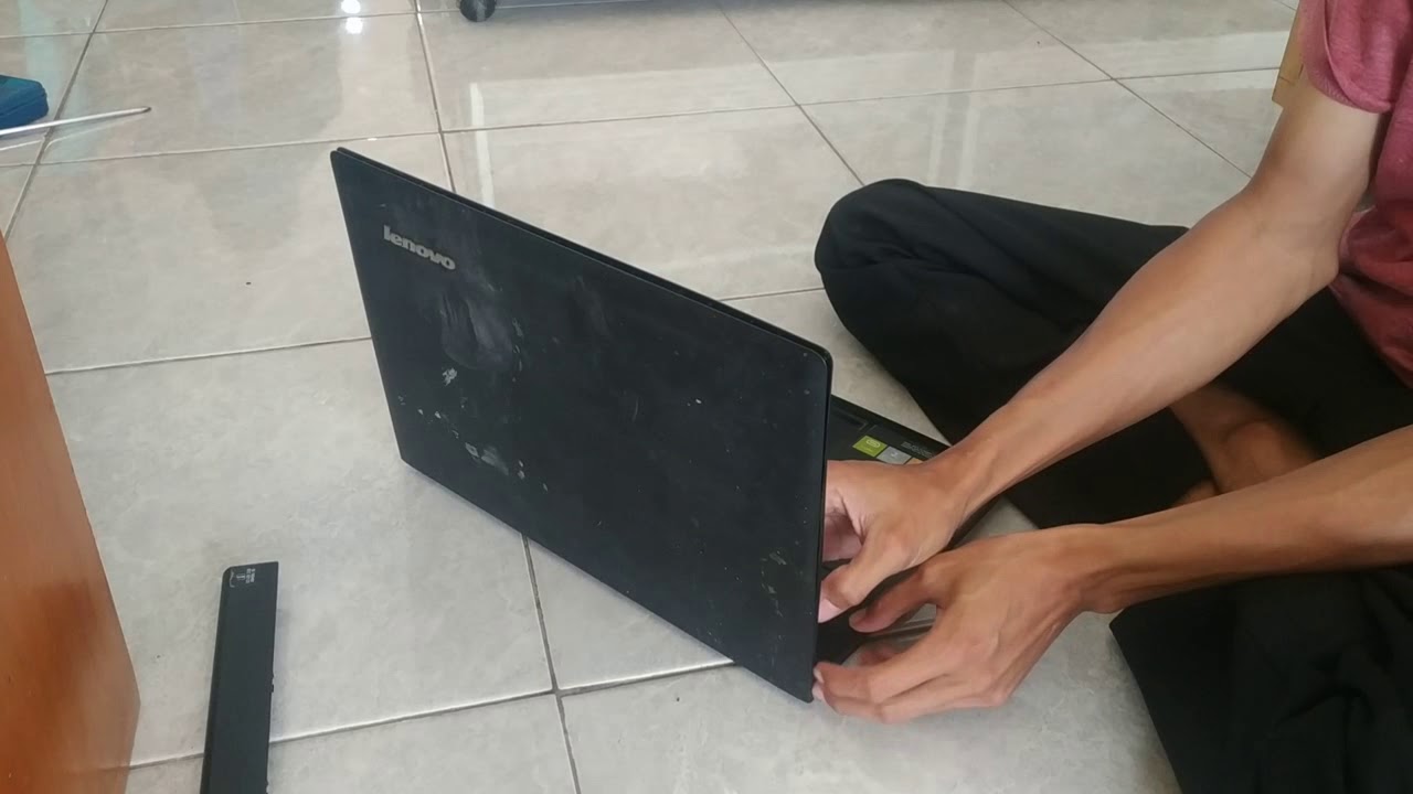 Cara Membuka LCD Laptop Lenovo G40 dengan Mudah