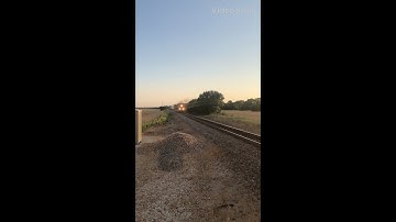 Front locomotives of BNSF intermodal with GECX