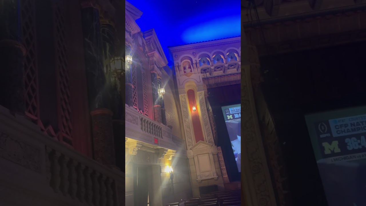 Flint, Michigan Capital Theater is 10 out of 10 amazing😍 