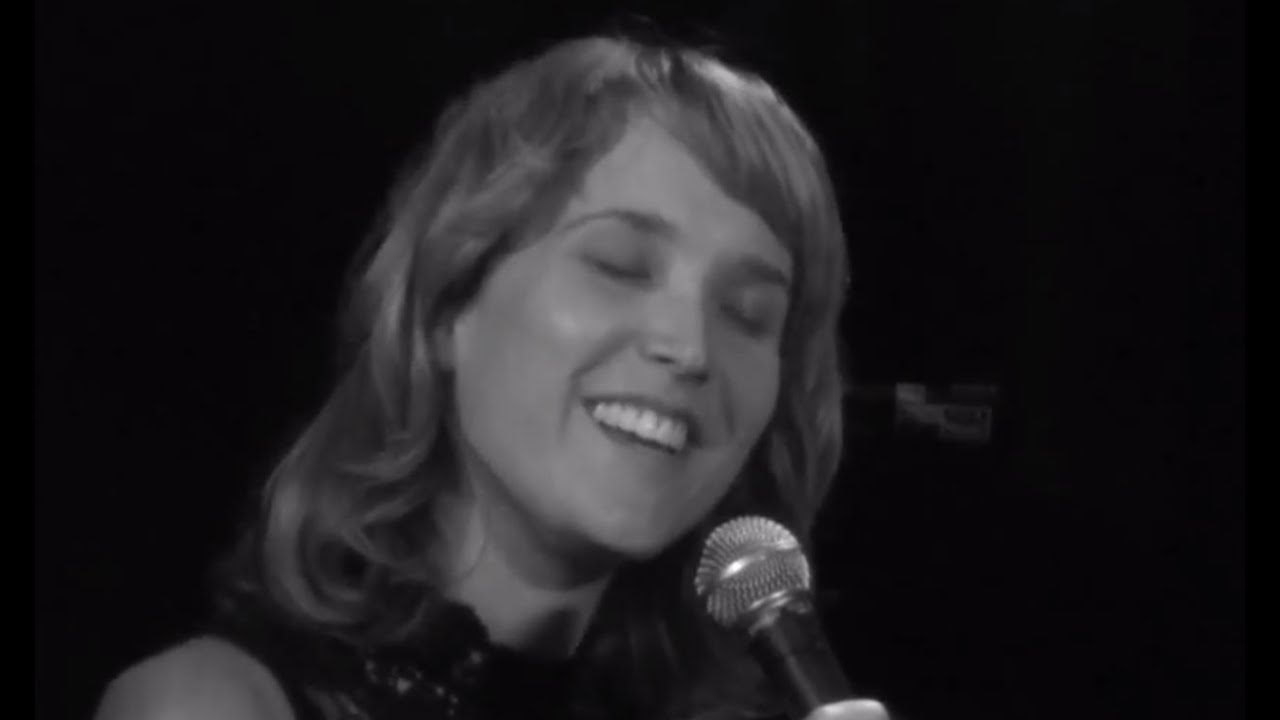 Guarda Sarah McKenzie, "Moon River" (Cover) - Live at Monterey Jazz Festival su YouTube Guarda Sarah McKenzie, "Moon River" (Cover) - Live at Monterey Jazz Festival su YouTube