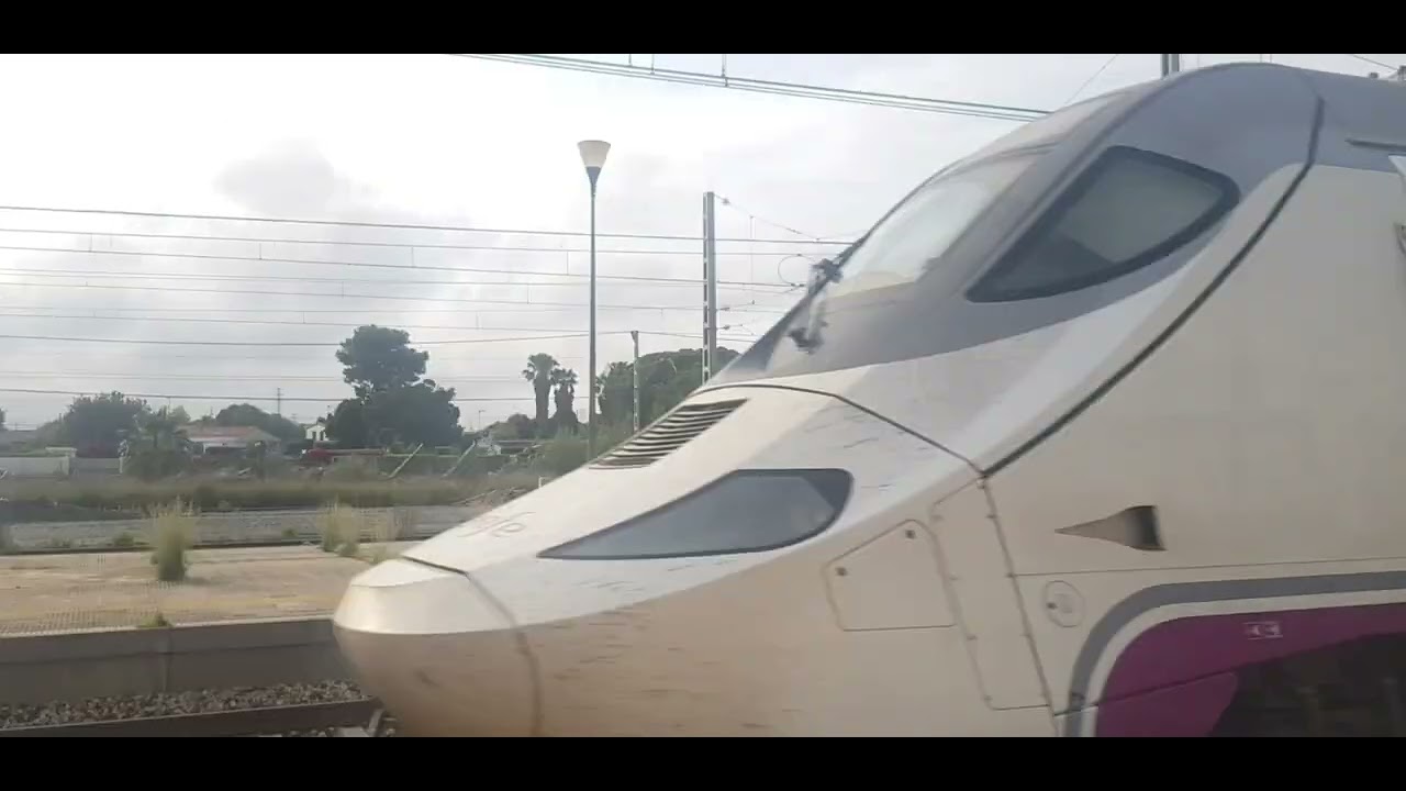 Trenes de todo tipo en la estacion de trenes de Benicarlo-Peñiscola. VERSION LARGA #viajes