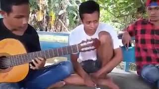 Pria dengan keterbatasan yang hebat bermain gitar😱😱