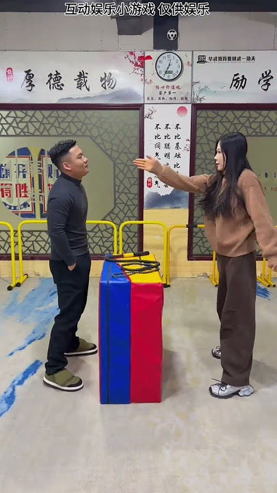 Qiqi Today is so strong, a game to improve friendship Peacock Flies Southeast Watch it and laugh