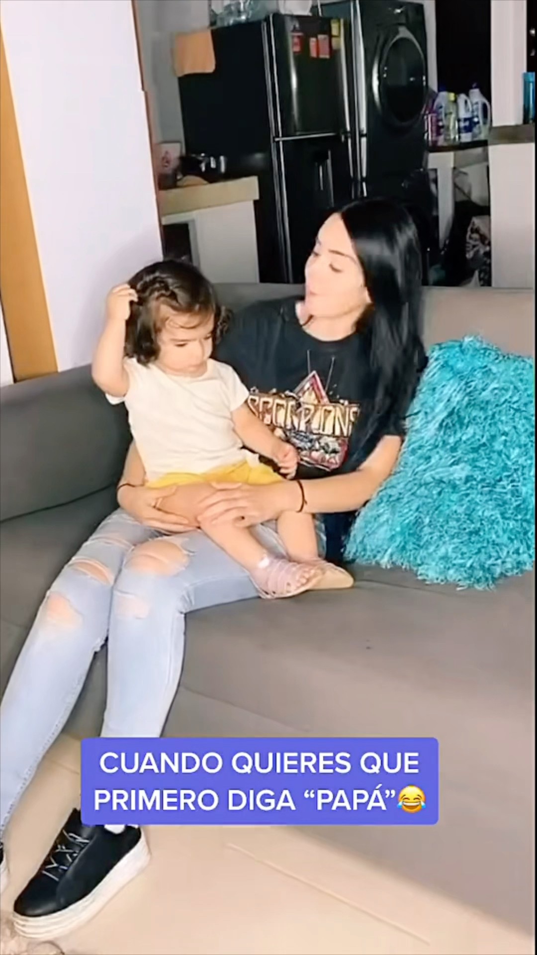 Cuando quieres que tu hija diga Papá primero?
