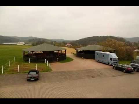 Moderne Reitsportanlage m…