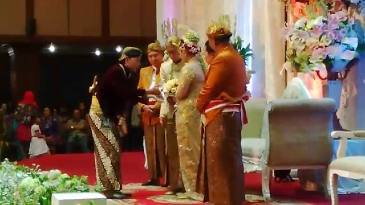 Resepsi Pernikahan  Adat  Jawa  di  Gedung Pewayangan Jakarta  