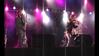 Afenginn: Akrobad (Live video from Dranouter Festival, 2006)