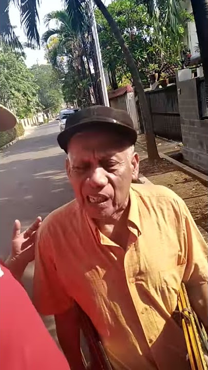 Kakek penjual kaca kocak abiis..