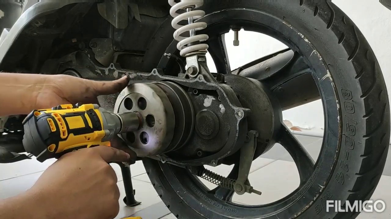 Yamaha ego / mio belting replacement after 14 years in usage. Distance ~ 50000km