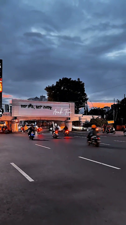 POV Surabaya #storywa #surabaya #kertajaya #gubeng #jalan #streetphotography #hobbyjalan