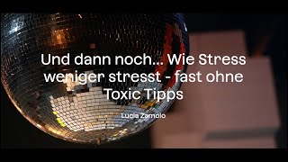 Theater Münster: Und dann noch... Wie Stress weniger stresst - fast ohne Toxic Tipps! (Trailer)
Seht Euch jetzt den Trailer für die erste Produktion des Jungen Theater „Und dann noch... Wie Stress weniger stresst - fast ohne Toxic Tipps!, inszeniert von Lisa Pauline Wagner, an!
Na gestresst? Ist manchmal einfach alles zu viel? Stress ist nicht nur unfair sondern auch – Surprise! – ungesund also STRESS DICH NICHT!!! Sehr viel leichter gesagt als getan und darum geht es in dieser Stückentwicklung, inspiriert von Lucia Zamolos kreativer Überlebenshilfe Und dann noch… Eine junge Heldin, mitten im Chaos der Alltagsbewältigung – zwischen To-do-Listen, wichtigen Entscheidungen und nervigen Nachrichten. Oder auch: mitten im Kampf mit einem Wollnashorn. Da heißt es Flucht ergreifen oder Fäuste hoch. Zusammen ergründen wir die Ursachen von Stress und stellen uns ihm mit Mut und Augenzwinkern entgegen. Und mit dem richtigen Soundtrack kann Stress sogar Spaß machen. Vor allem aber atmen wir zusammen einmal tief durch. Ein. Und Aus.
-
Und dann noch...Wie Stress weniger stresst - fast ohne Toxic Tipps!
Lucia Zamolo
Nach der Graphic Novel von Lucia Zamolo
Premiere, Do. 2. Oktober 2025 / Kleines Haus
REGIE und TEXTFASSUNG Lisa Pauline Wagner | BÜHNE und VIDEO Declan Hurley | MUSIK Jonas Flemmerer | DRAMATURGIE Angela Merl | THEATERPÄDAGOGIK Janet Sperber | BESETZUNG Soraya Abtahi, Ramona Petry | ILLUSTRATION Lucia Zamolo
#JungesTheater #stressfrei #Stressbewältigung #premiere #TheaterInspiriert #StressHerausforderung #LuciaZamolo #LisaPaulineWagner #MutUndLachen #Wollnashorn
#TheaterFürAlle #KreativeÜberlebenshilfe #TheaterTrailer #AtmenNichtStressen #TheaterComedy
#StressMitHumor #KleinesHausTheater
#TheaterMitMusik #Augenzwinkern #Theatermünster Theater Münster: Und dann noch... Wie Stress weniger stresst - fast ohne Toxic Tipps! (Trailer)