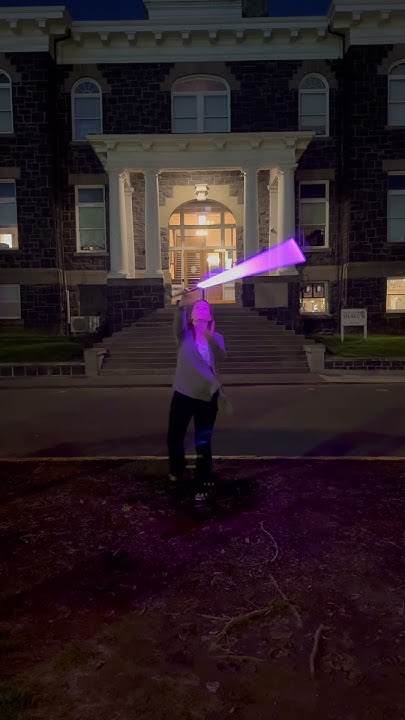 this-is-why-padawans-have-training-blades-lightsaber-cosplay