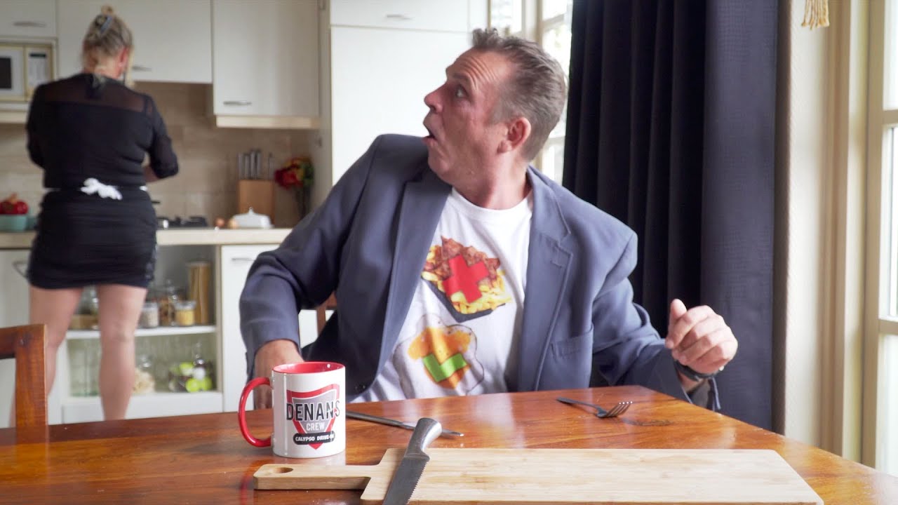 Denans - Ze bakt een ei voor mij (Officiële video)