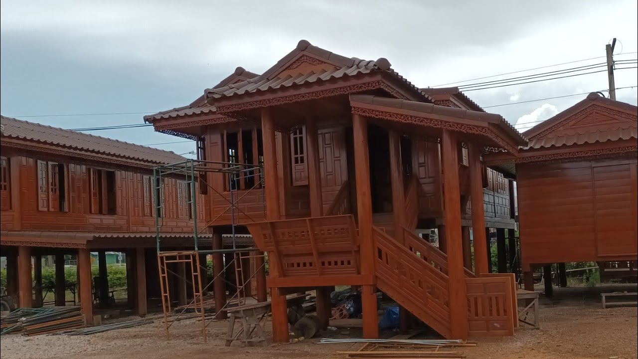 บ้านทรงปั้นหยา สุดยอดบ้านน็อคดาวน์ร้านพะเยาค้าไม้ หลังนี้สวยมาก สนใจบ้านน็อคดาวน์ร้านพะเยาค้าไม้