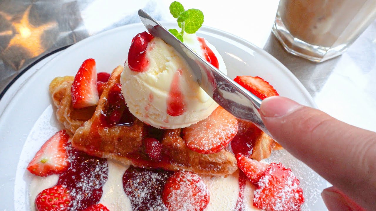 딸기 듬뿍 생크림 크로플 | 카페브이로그 | CAFEVLOG |Strawberry  Croffle, Croissant Waffle