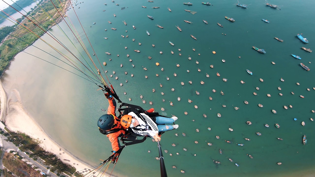 ⁣Ms Hoang Lan Tandem Paragliding in Son Tra Da Nang Viet Nam !!!! 4K