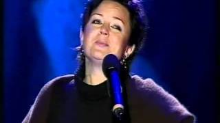 Hanna Banaszak - Miłość ci wszystko wybaczy (Festiwal Warszawa Singera 2004)