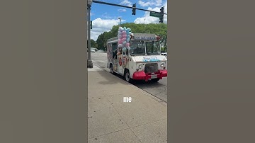 That’s a scary looking Ice Cream truck #icecreamtruck #chicago #icecream #yikes #scary