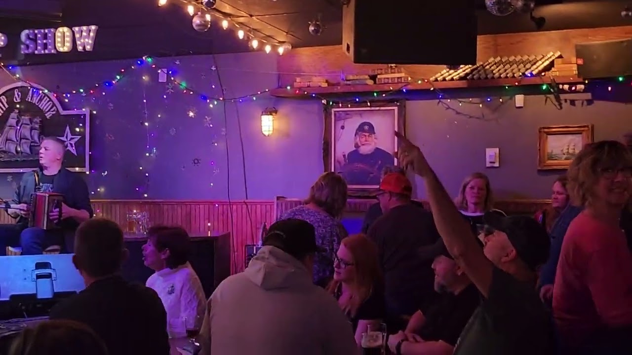 Celtic music at 'The Ship and anchor' el sonido de la concertina, Calgary AB Canada