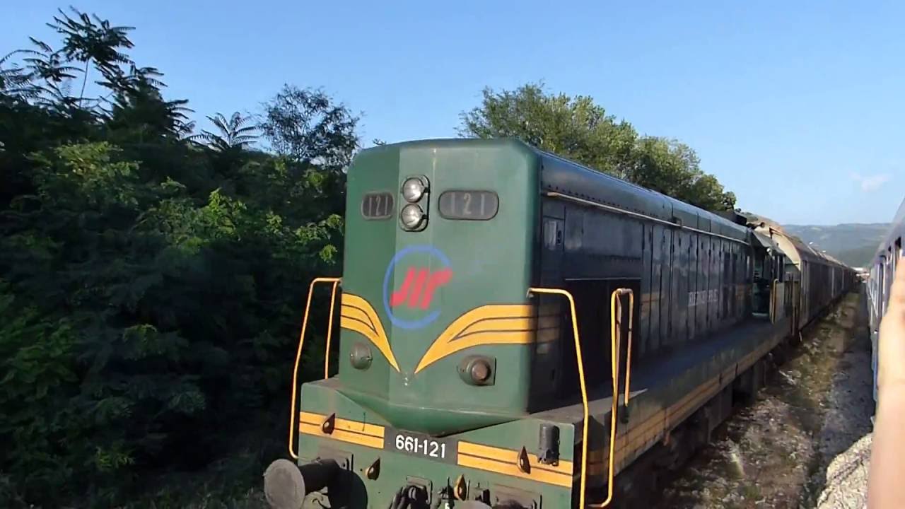 Optima-Express_2016 - Zugbegegnung in Staničenje, ZS 661-121 mit Güterzug