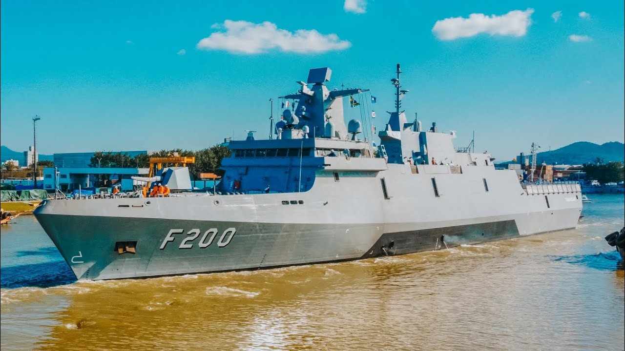 FRAGATA TAMANDARÉ F200 _ Saída para prova de mar - YouTube