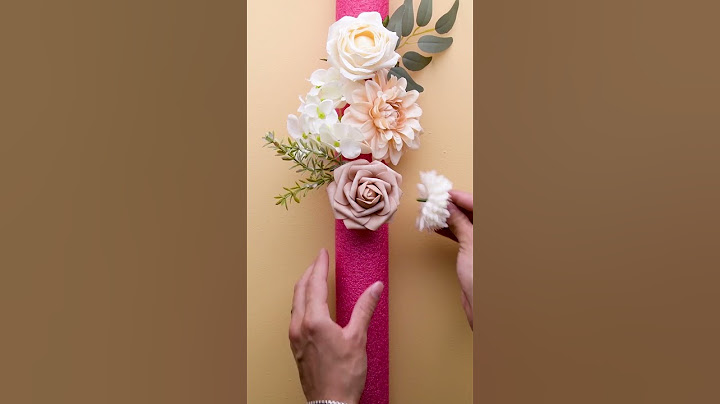 Turning pool noodles into the perfect wedding florals 🌸