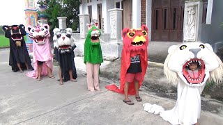 Colorful Barongan gets rained on